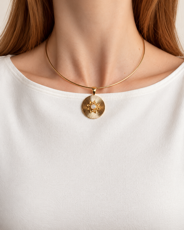 CARLIE FLUTED DISC NECKLACE