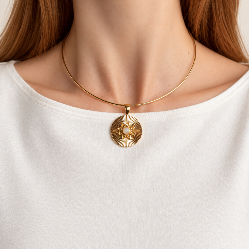 CARLIE FLUTED DISC NECKLACE