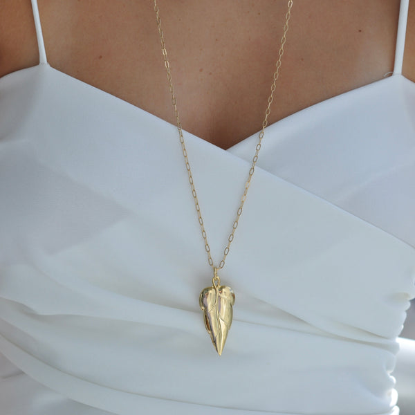 SARIN LEAF DROP NECKLACE