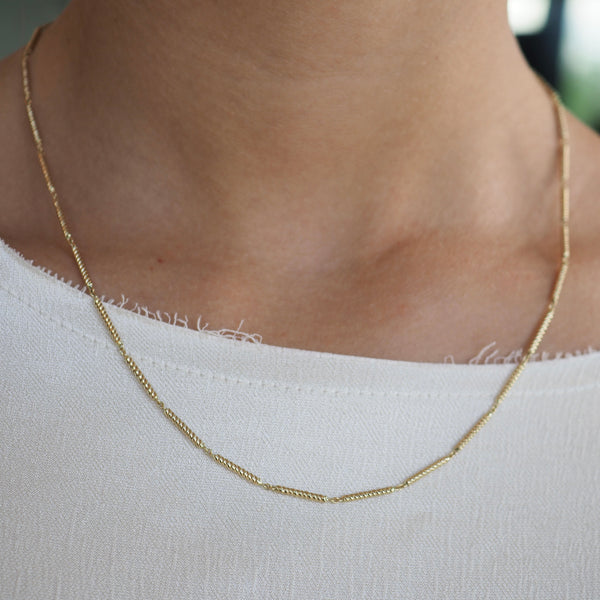 JULES TWIST BAR CHAIN NECKLACE