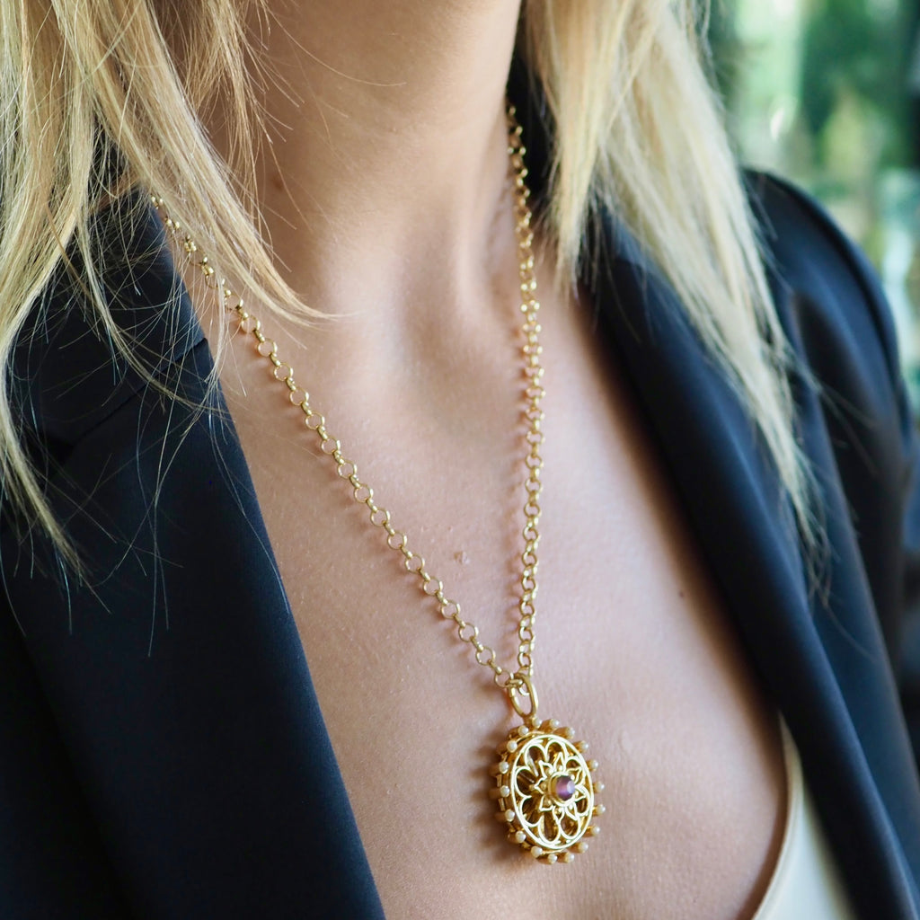 HAYDEN BURST- PEARL RIMMED  NECKLACE