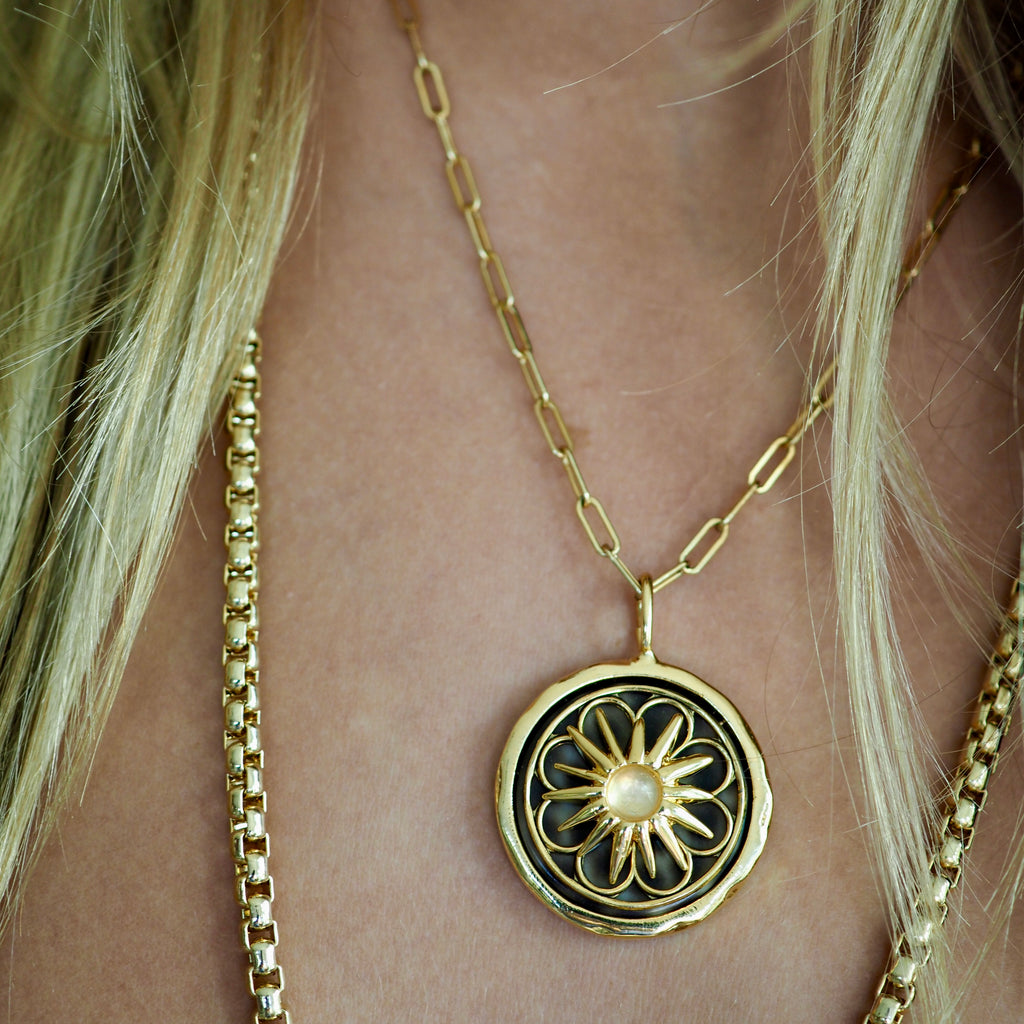 HAYDEN RAYE BURST DISC  NECKLACE