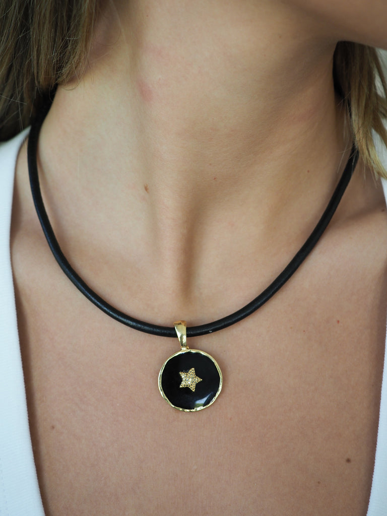 NOLA ENAMEL STAR  DISC NECKLACE