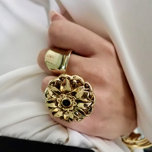 TONEE FLOWER LEAF PETAL STATEMENT RING