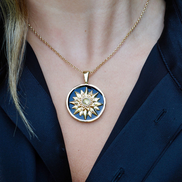 CASEE BURST ENAMEL DISC NECKLACE