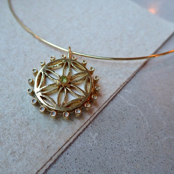 CARTER FLOWER WHEEL ENAMEL  DISC NECKLACE
