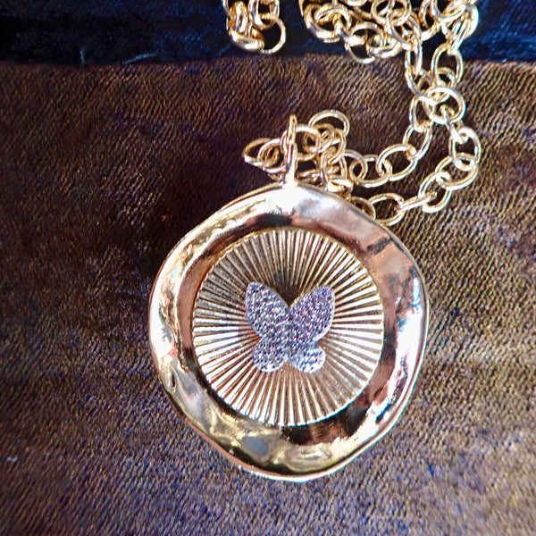 LIVEE FLUTED BUTTERFLY DISC NECKLACE