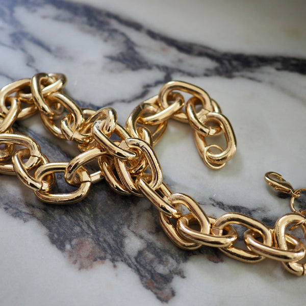 PASADENA CHAIN LINK STATEMENT NECKLACE